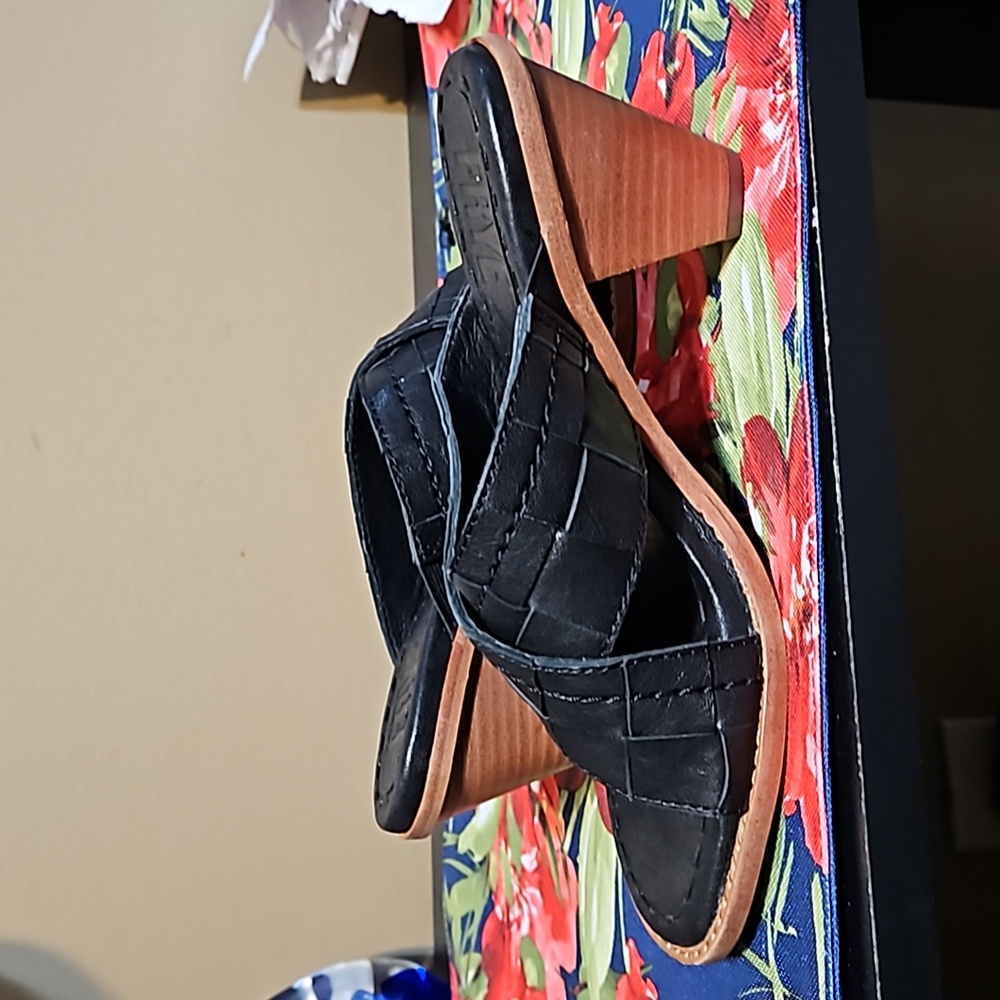 NEW Frye Leather Sandals - Picture 4 of 11